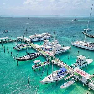 https://home-boat-docked-in-a-marina.quintano-roohotels.com