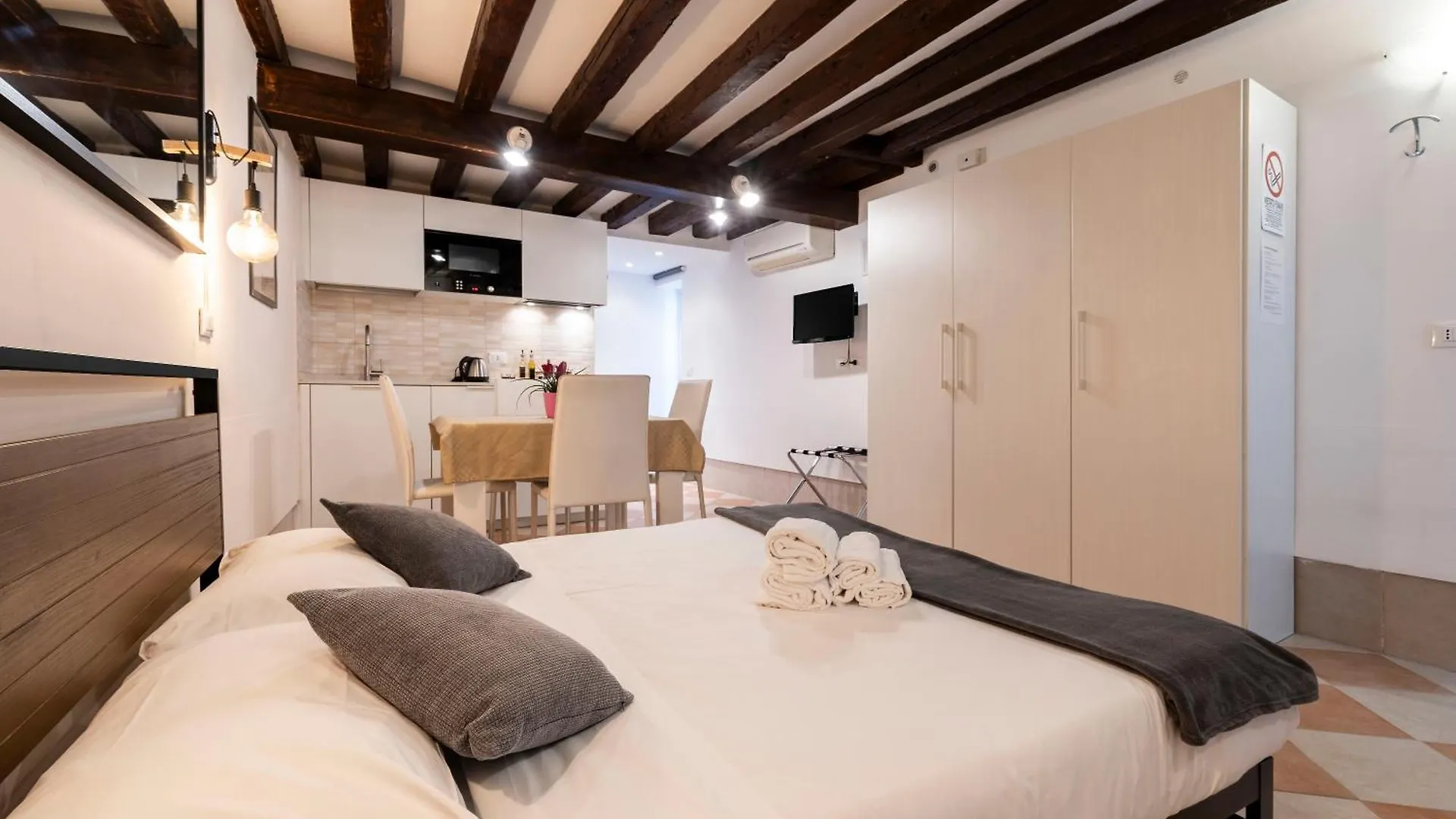 Apartment Fenix Colombina In Biennale - Your Little House Venice