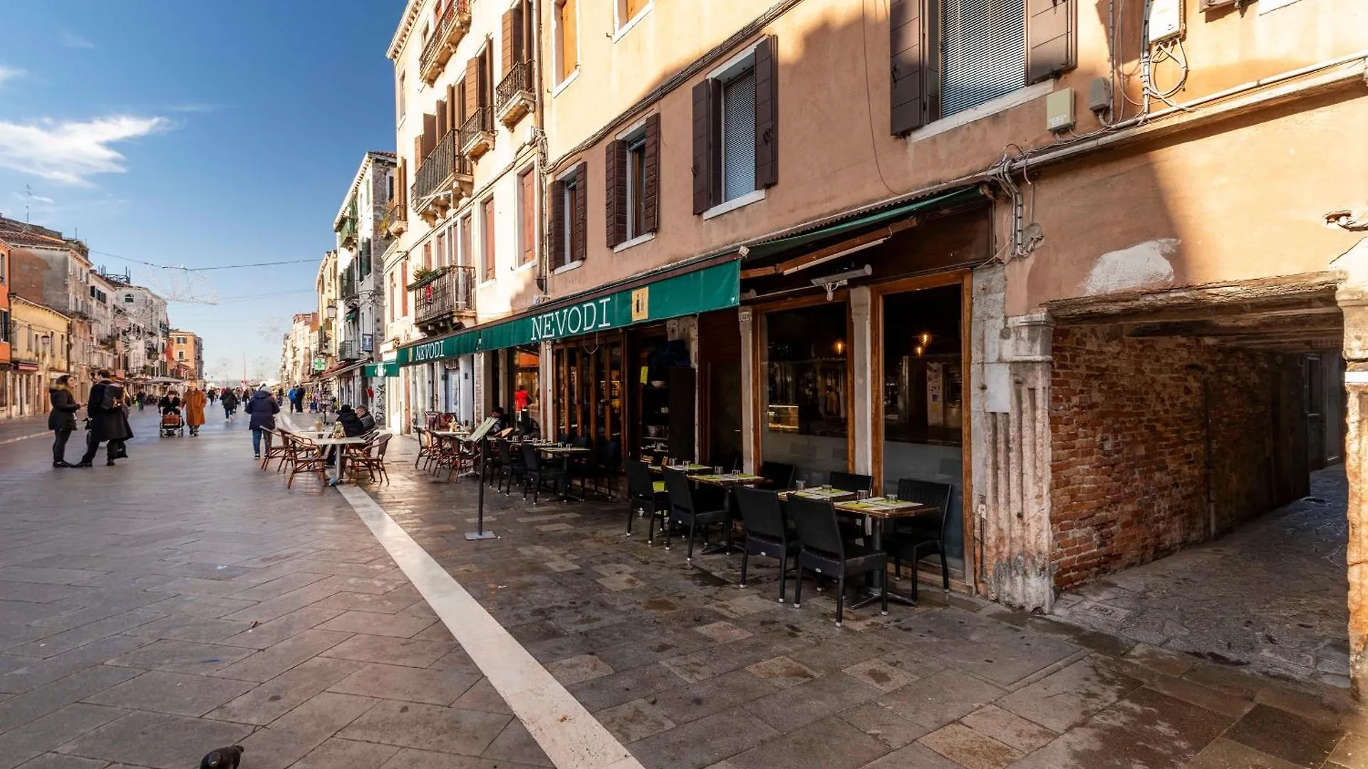 Fenix Colombina In Biennale - Your Little House Venice Italy